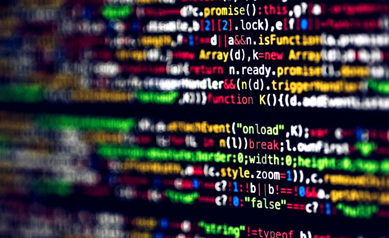 Komandas stratēģijas sesija pie digitālās tāfeles